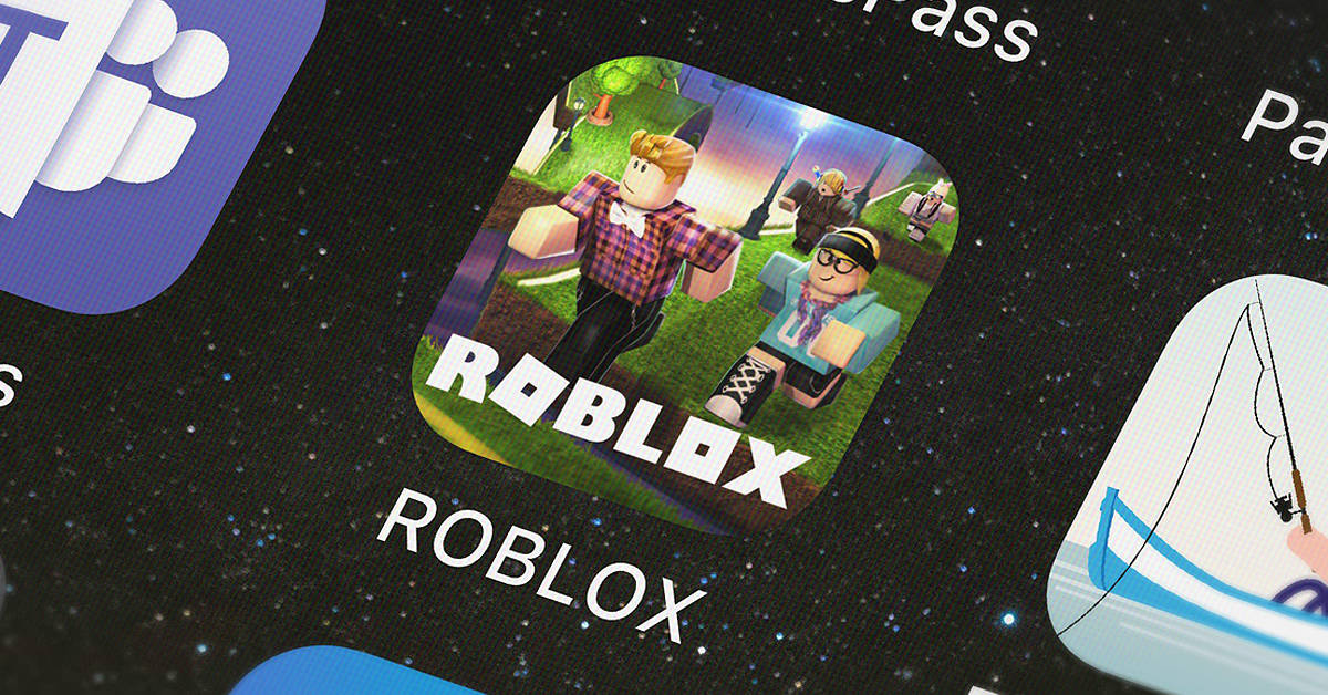 How does Roblox earn money in 2021